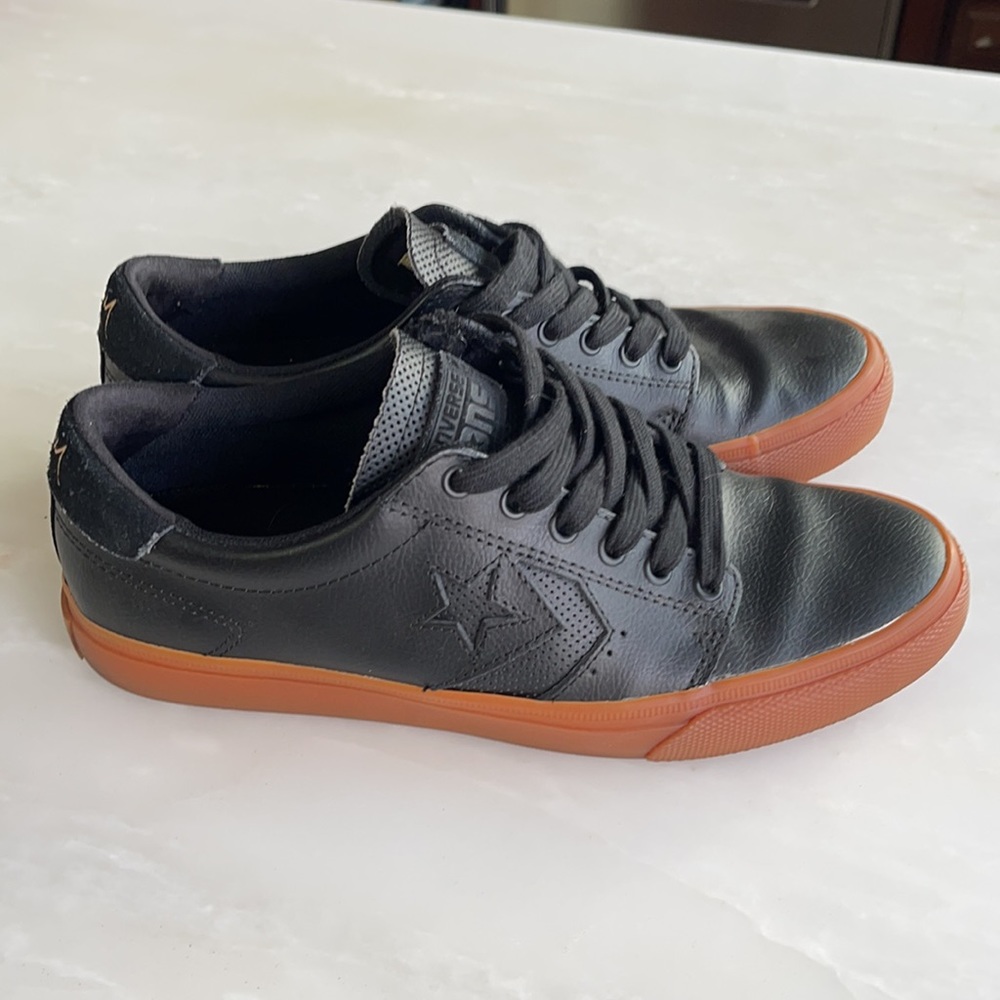 Men’s Black converse size 8 1/2